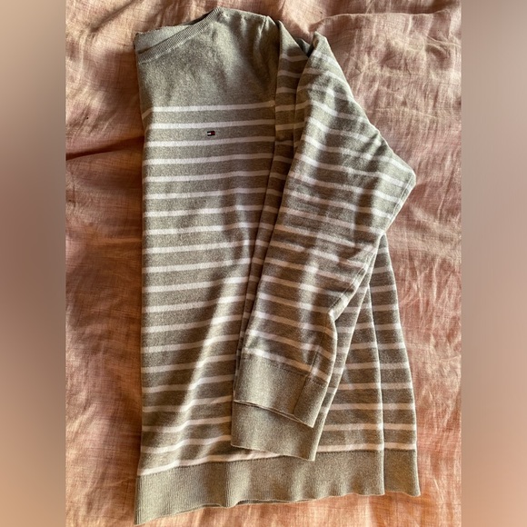 Tommy Hilfiger sweaters - Picture 2 of 5